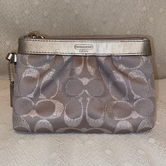 *SOLD*COACH Metallic Silver/Gray Sig "C" Logo Wristlet - Picture 2 of 10